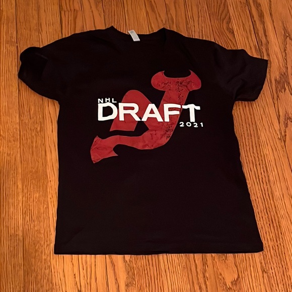 OFFICIAL LIMITED EDITION NHL NJ DEVILS 2021 DRAFT tshirt - Picture 1 of 2